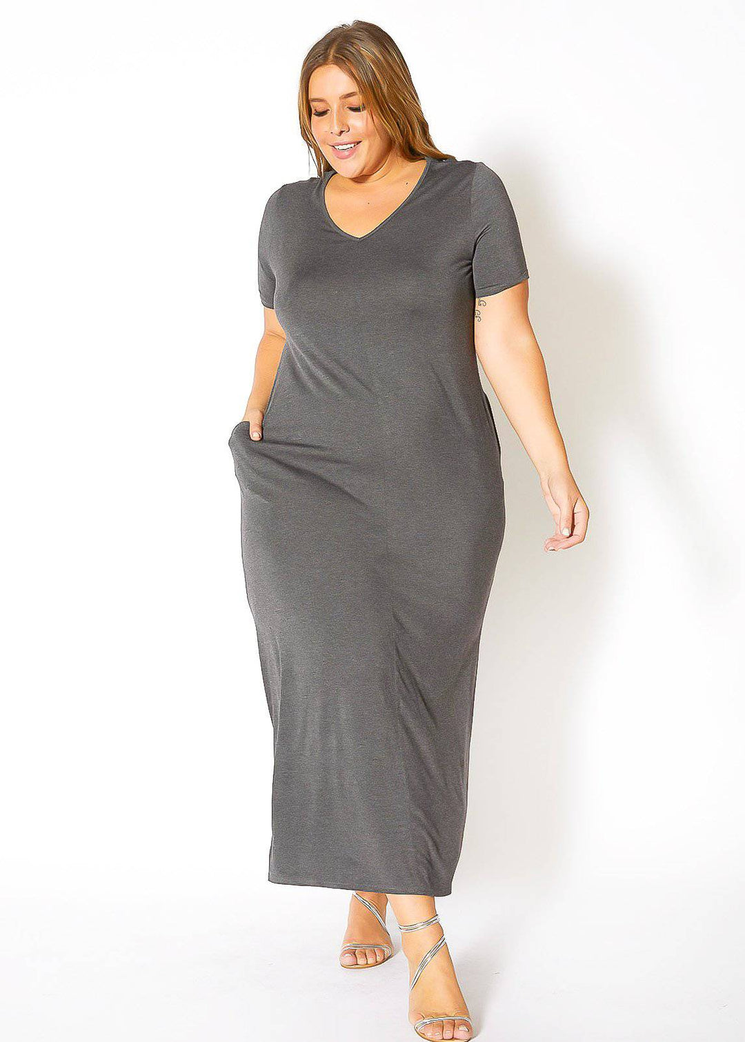 Plus Size V-neck Short Sleeve Maxi Dress With Pockets