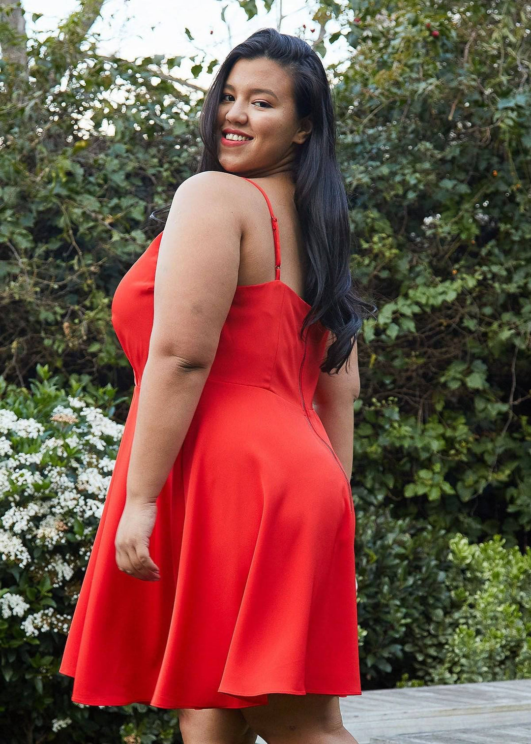 Plus Size V-neck Spaghetti Strap Cocktail Dress in Poppy Red