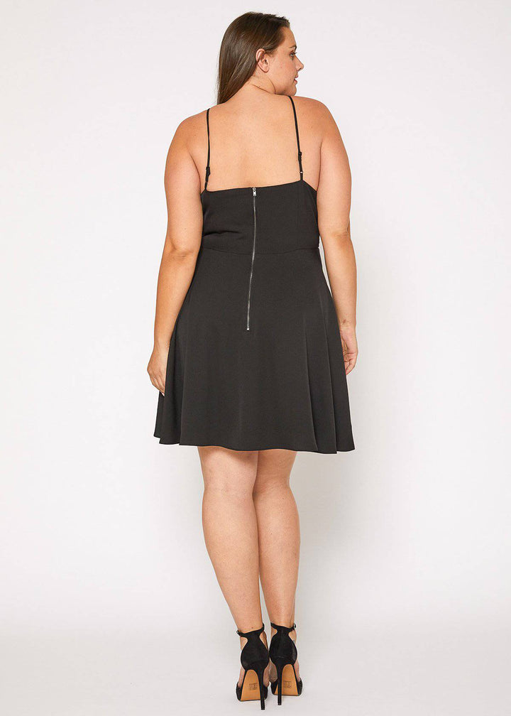 Plus Size V-neck Spaghetti Strap Cocktail Dress in Black