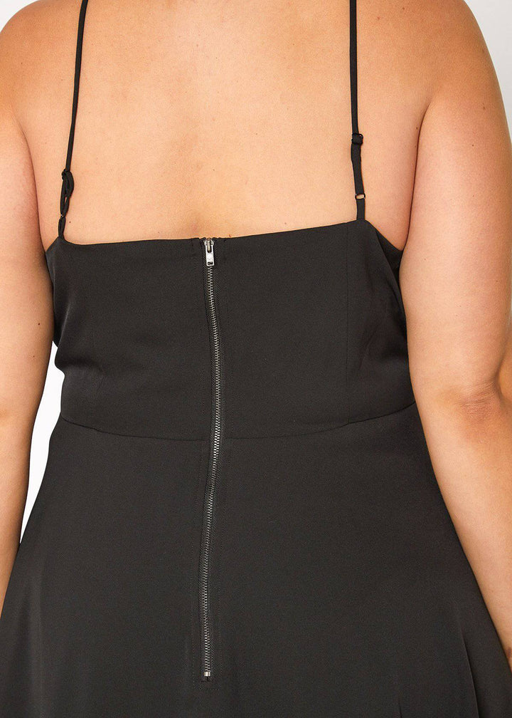 Plus Size V-neck Spaghetti Strap Cocktail Dress in Black