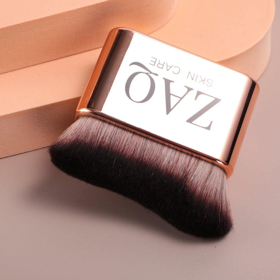 Blending Liquid Foundation Kabuki Brush by ZAQ Skin & Body