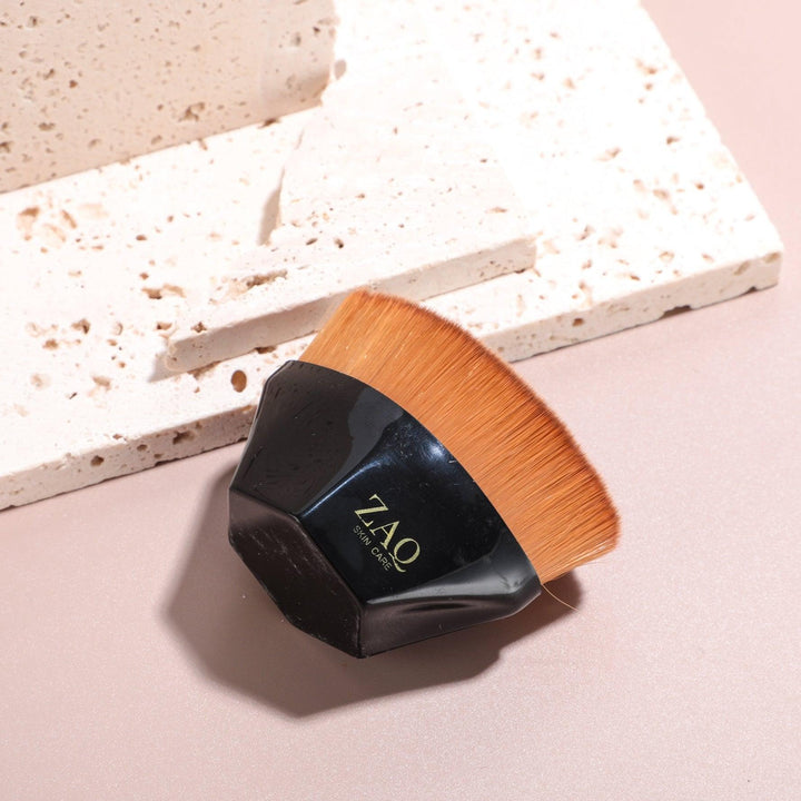 Hexagon Blending Liquid Foundation Kabuki Brush by ZAQ Skin & Body