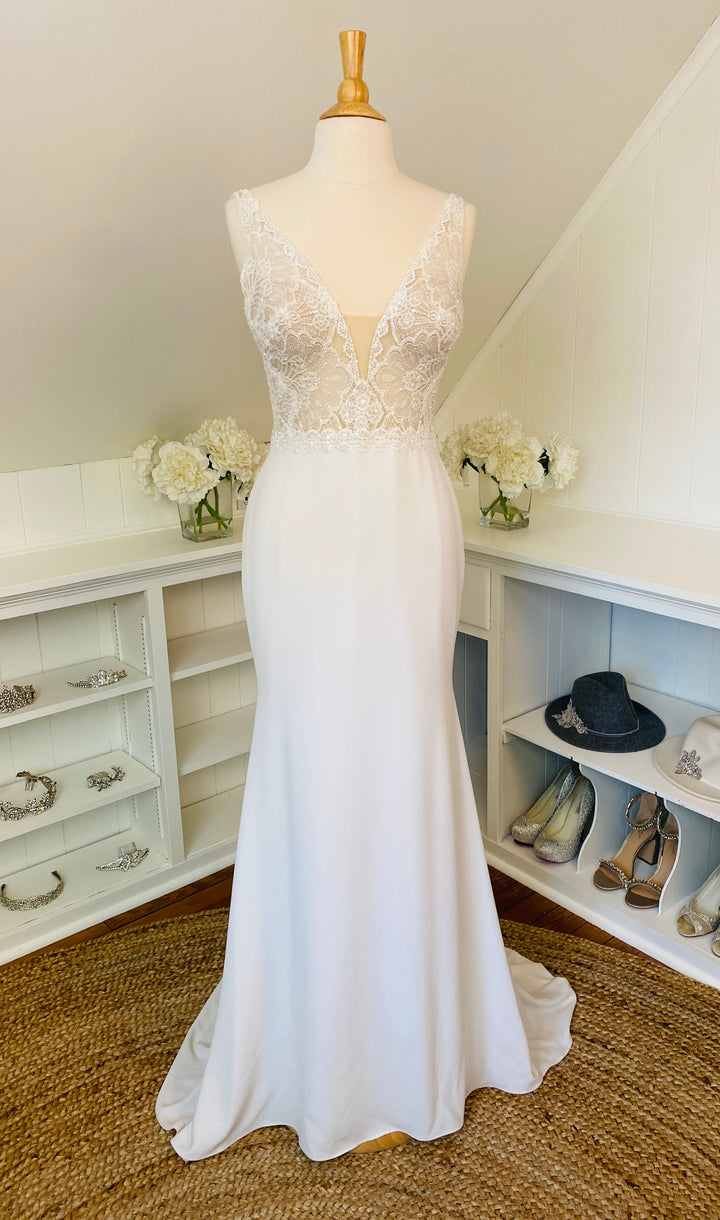 Blue by Enzoani Luz Gown Size 8