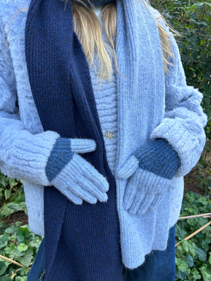 The Blue Big Sky Gloves by Jocelyn