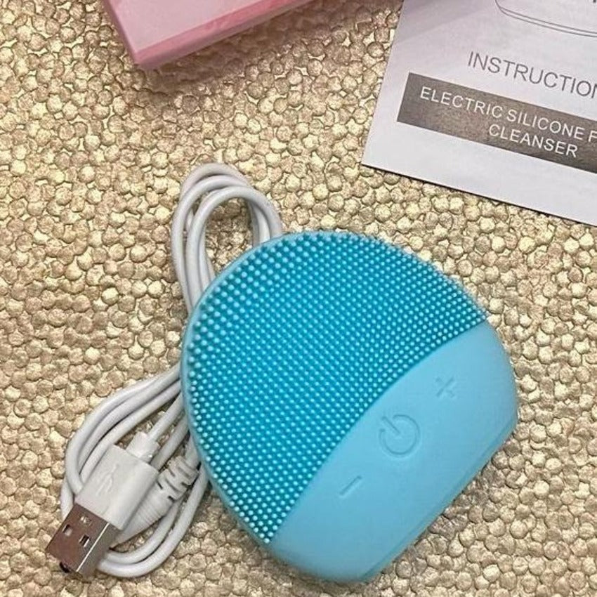 Rechargeable Facial Cleansing Brush by eterus