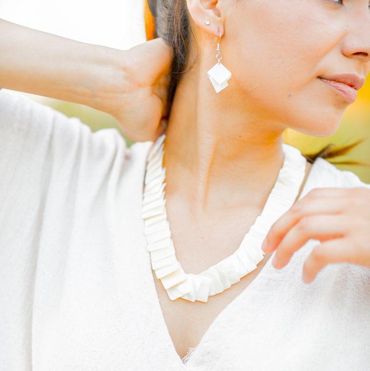 White Mother of Pearl Necklace Playa | LIKHÂ by LIKHÂ